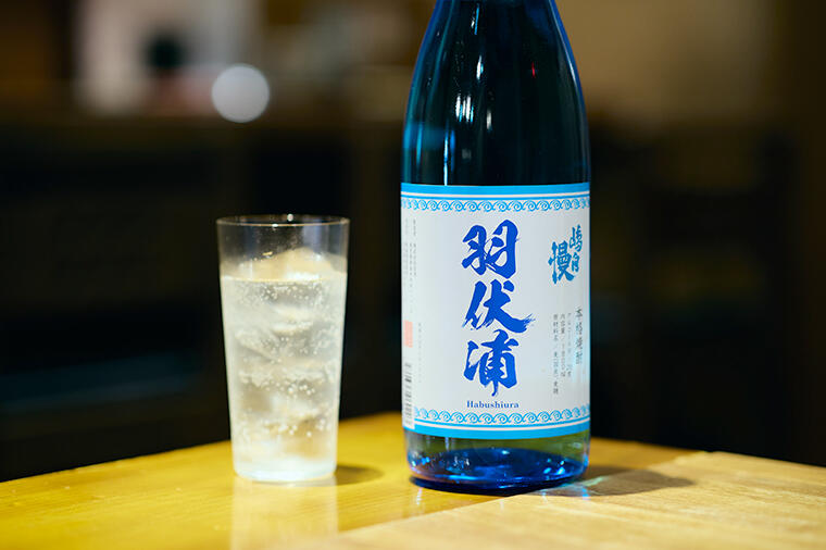 真夏は「大人のラムネ系焼酎」を!青い海を眺めながら、キンキンな"ソニック割り"で飲みたい「羽伏浦」/「鳥酎 神田大手町」中瀬店長の激推し銘柄vol.2