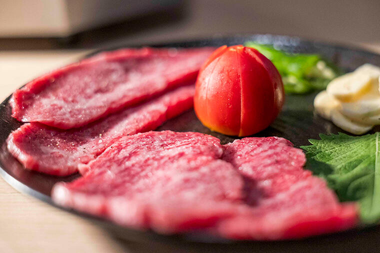 【A5のリブロースも"並"で提供】荻窪の路地裏で相棒とともに15年目の焼肉店「藤栗ホルモン」