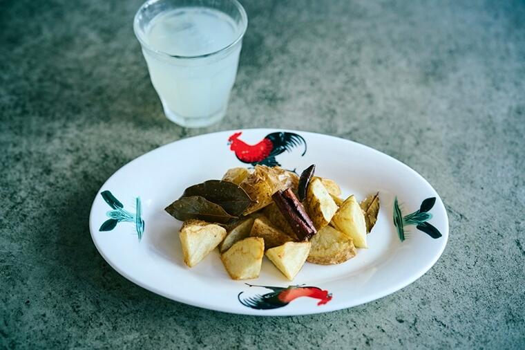 【スパじゃがつまみSESSION①】「じゃがいもの香り揚げ焼き」はシナモンの香りとピリ辛でレモンサワーが進む！