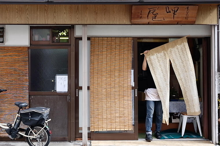 蜜栗が命!の「栗蒸し羊羹」|「岬屋」の今月の和菓子①