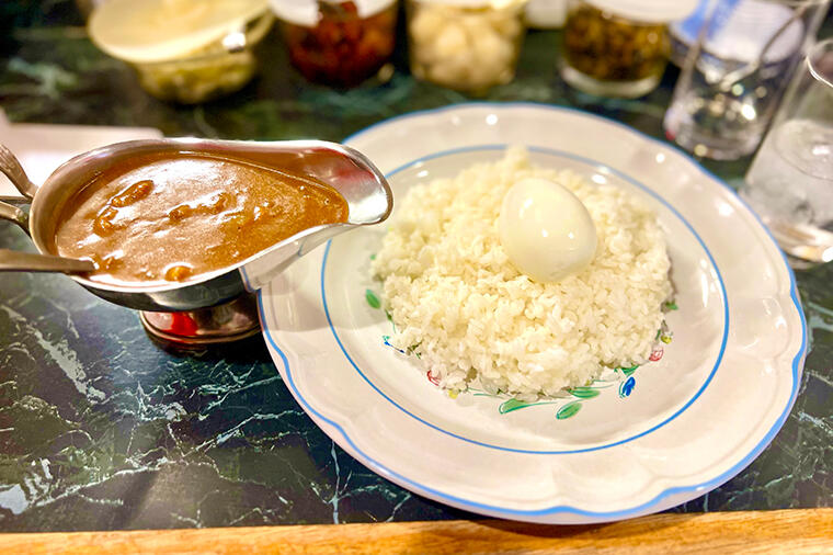 「ザ・日本のライスカリー」が味わえる渋谷の老舗|松尾貴史のカレードスコープ㊿