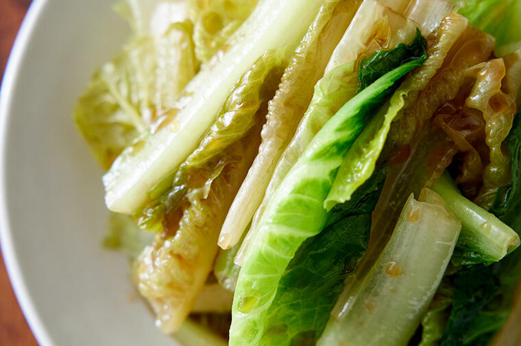 【無限に食べられる青菜炒め】台湾風調味料の旨味が光る「ロメインレタスのとろみ醤油和え」