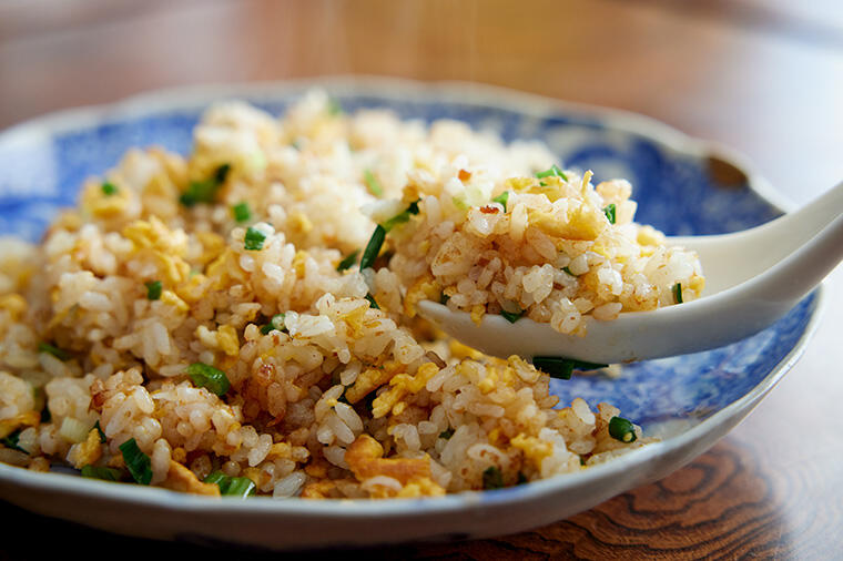 【沙茶醤を使えば一気に台湾風】シンプルが際立つ「沙茶(サーチャー)卵チャーハン」