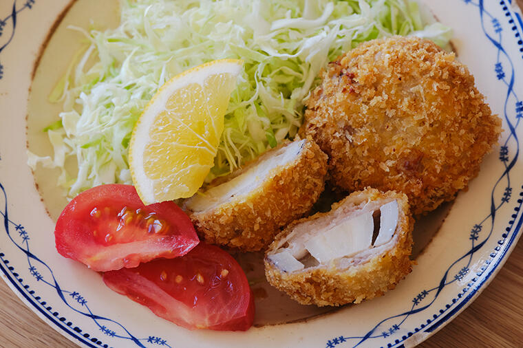 【薄切り肉を巻き付ける】食感としみ出す肉汁を楽しむ