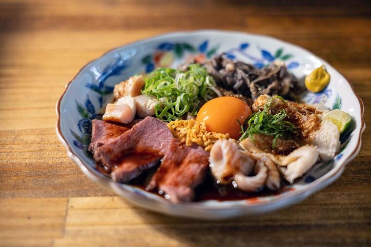 【創業60年の老舗焼肉店から継承!】九州タレと和牛、進化するホルモン。中野に根ざして5年目の「ホルモン人生タロちゃん」