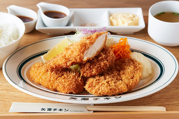 サクふわエアリーな日本一!のチキンカツに「満ちてゆく」/六本木『矢澤チキン』の「矢澤プレートトリプル」
