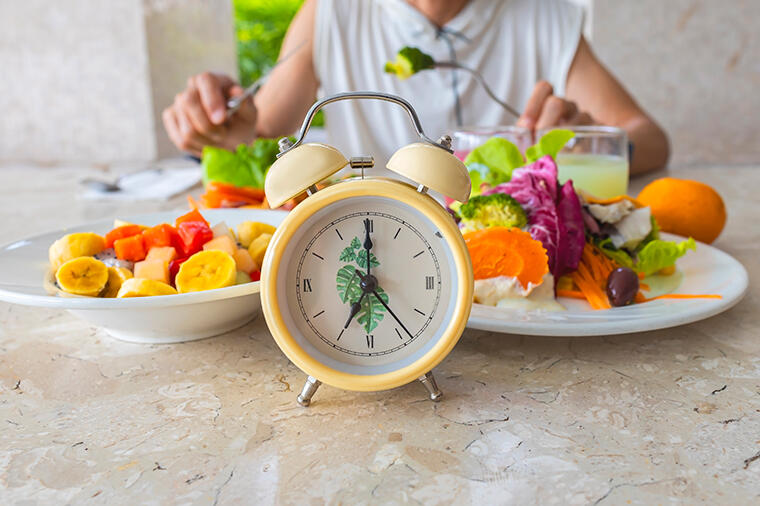 【食いしん坊と時間栄養学①】健やかな体を保つために知っておきたい!食事と体内時計のイイ関係