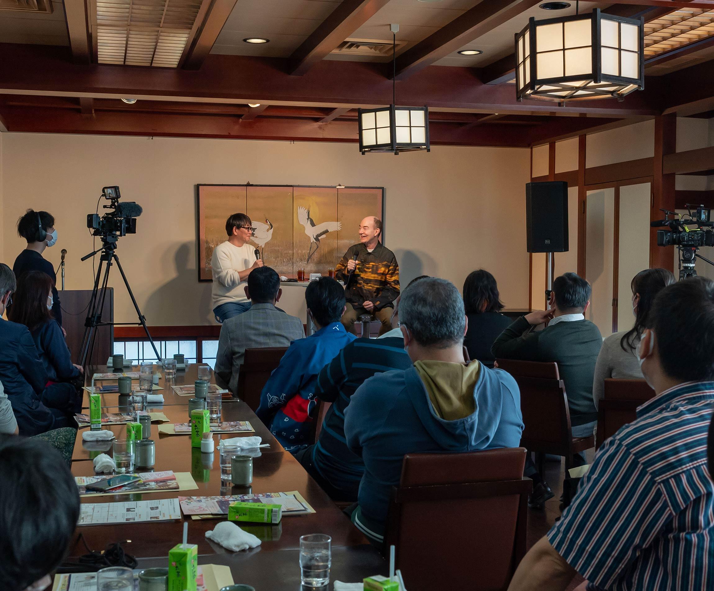 「おきゃく」文化とは何か？　対談：日本文学研究者ロバート キャンベルさん×編集長・植野