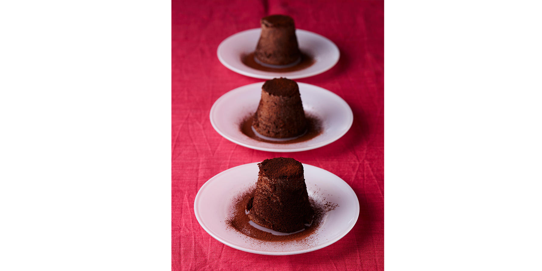 皿に盛ってココアパウダーをふる